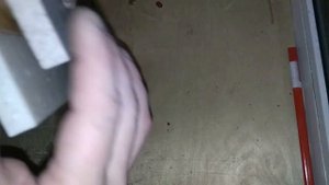 Тиснение логотипа с помощью клише на коже растительного дубления