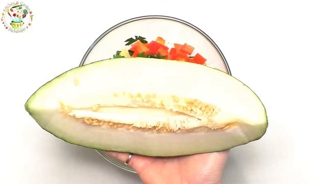 Легкий салат из дыни и курицы Видео рецепт