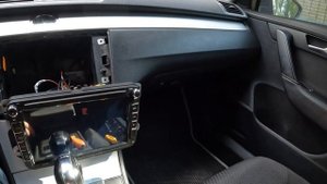 Установка камеры заднего вида Фольксваген Пассат В7 поколения без реле (в 4К качестве)
