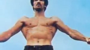 Вечная память Брюсу Ли-Он легенда!