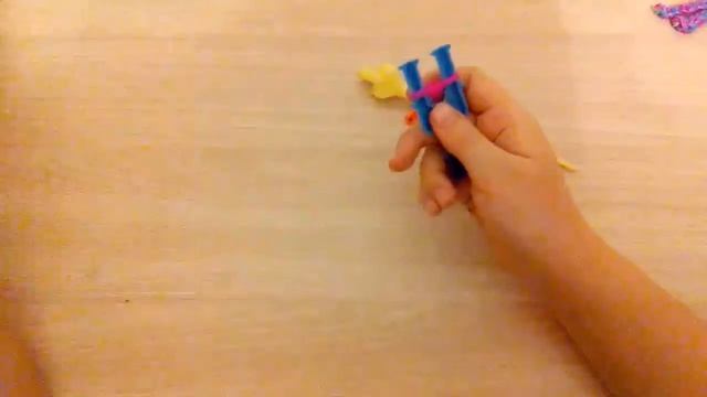 Как плести человечков из резинок смотреть онлайн