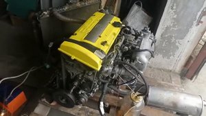 F20B коленвал и шатуны F23A. поршни J25A.
