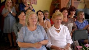 Сотрудники детского сада «Жемчужинка» поздравили заведующую с юбилеем.