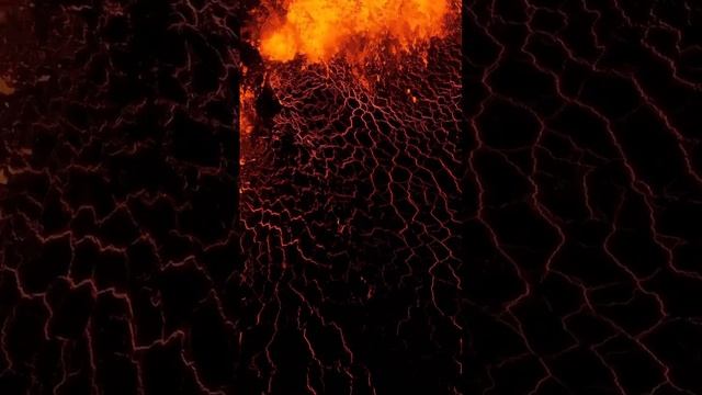 Поток лавы вблизи. Завораживающее зрелище!\Lava flow up close. A bewitching spectacle!