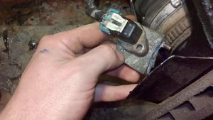 Диагностика и ремонт ABS (АБС) Кронштейн датчика ABS Ланос, ( Нексія )Ремонт датчика АБС.