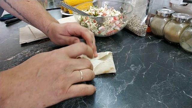 Лаваш с начинкой. Пирожки из лаваша. Ленивые пирожки без муки и теста. Рецепт с крабовыми палочками
