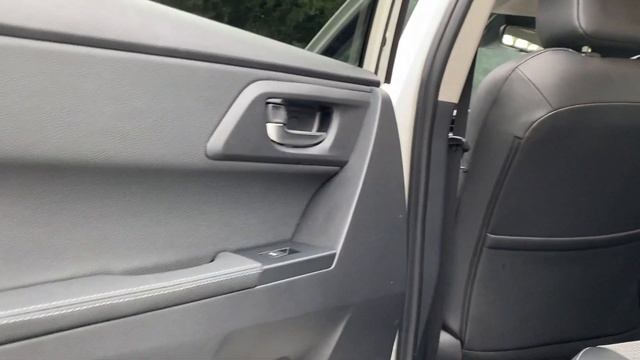 Toyota Auris 1.8 VVT-h Excel CVT (s/s) 5dr (Safety Sense) смотреть онлайн