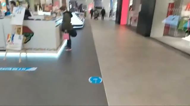 Торговый Предпраздничный Центр В Барселоне. смотреть онлайн