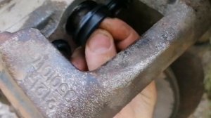 устранение бряка колодок и стука супорта. обслуживание супорта замена пыльников нива