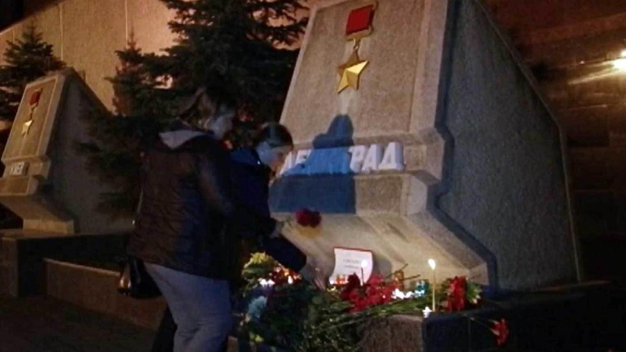 По всей России возникают стихийные мемориалы в память о жертвах теракта в Петербурге