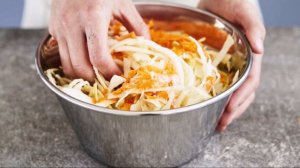 Салат из капусты. Салат Коул слоу Coleslaw
