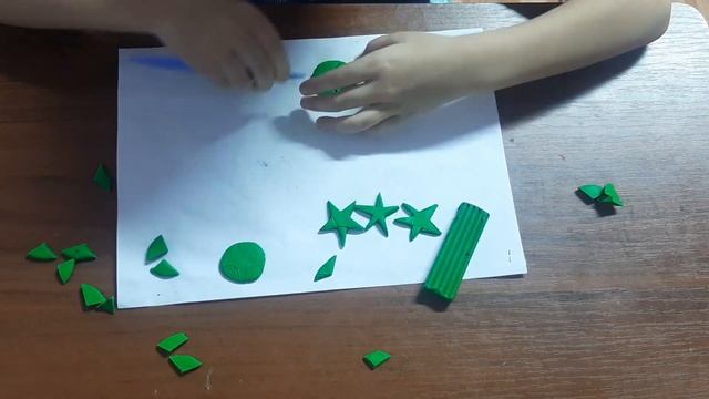 Лепим из пластилина Ёлку . Учимся лепить смотреть онлайн