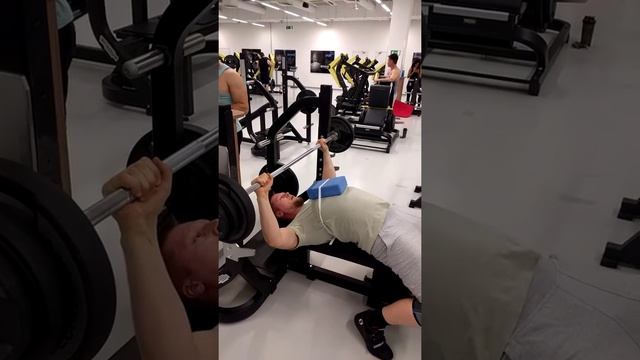 Цикл 2. Неделя 5. Жим штанги лежа на брусок смотреть онлайн