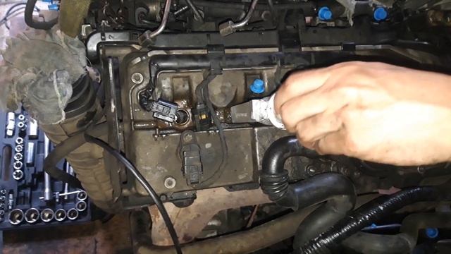 Съём закисших форсунок мерседес Вито Спринтер | 2.2 cdi смотреть онлайн