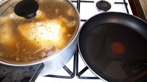 ВАРИМ И ЖАРИМ КУРИЦУ. // CHICKEN.WE COOK AND FRY // ENG SUB