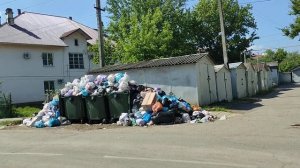 пгт.Ахтырский стал свалкой мусора.