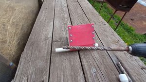 Приспособление для заделки швов на кафельной плитке. A device for sealing seams on tile.