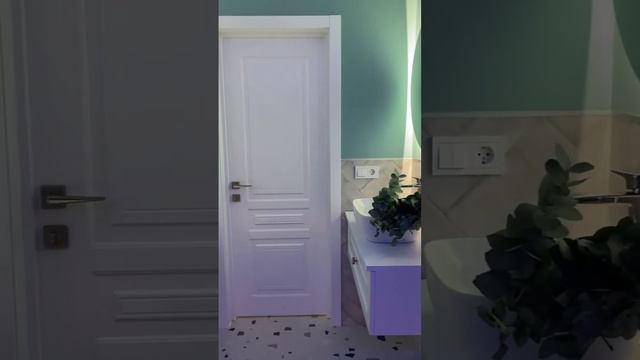 Обзор ванной комнаты с обоями над ванной смотреть онлайн