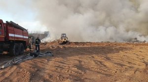 Пожар бушует на мусорном полигоне в Нижегородской области. Огнем охвачено больше 30 тысяч кв. метров