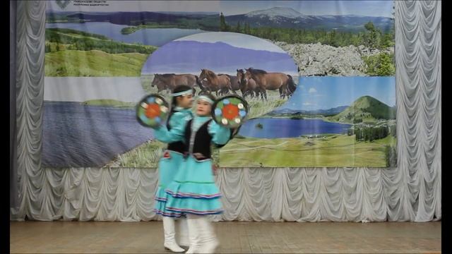 Башкирский танец Танец с подносами исп Эвелина и Виолетта Ситдиковы смотреть онлайн