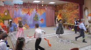 Музыкально-ритмическая композиция "Художница-Осень". Ведущая - Юданова Ангелина.