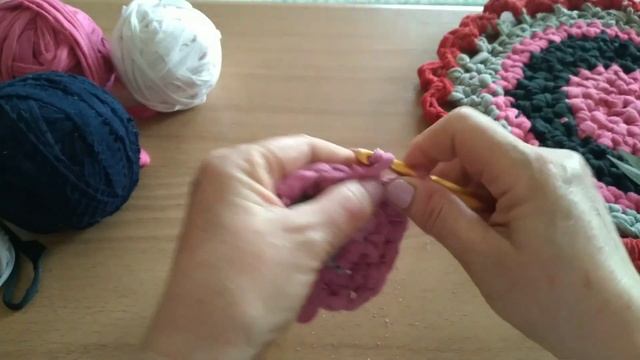 ПОДСТАВКА под ЧАЙНИК / КОВРИК /Вяжем крючком из старых футболок! Для начинающих!