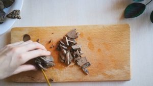 Вкусный салат из печени с зеленым горошком