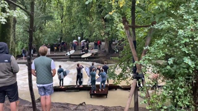 Хофбройхаус старейшая пивная Германии .Невероятный Мариенплац .Серфинг в парке ) смотреть онлайн