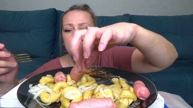 МУКБАНГ МАКАРОНЫ С СОСИСКАМИ/// Mukbang еда на камеру/ не АСМР/