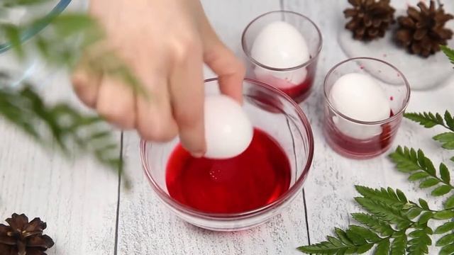 Простой и НЕОБЫЧНЫЙ Способ ПОКРАСКИ Яиц на ПАСХУ 2022 - Как Красиво покрасить Яйца на ПАСХУ смотреть онлайн