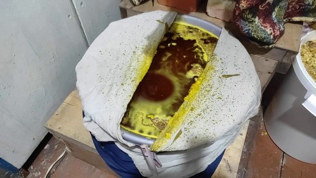 Перетопка забрусного воска. смотреть онлайн