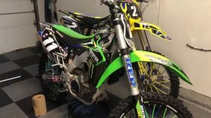 Changing the oil on Kawasaki KX 250 F 2015