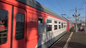 Электропоезд ЭР2К-1228 прибывает на Финляндский вокзал