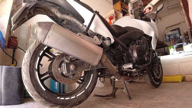 CBF 1000 Stock Exhaust Vs Akrapovic