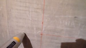 Прочность полусухой стяжки на удар молотком Schmidta