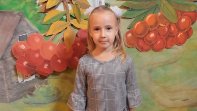 "Бабушка ты тоже маленькой была?" смотреть онлайн