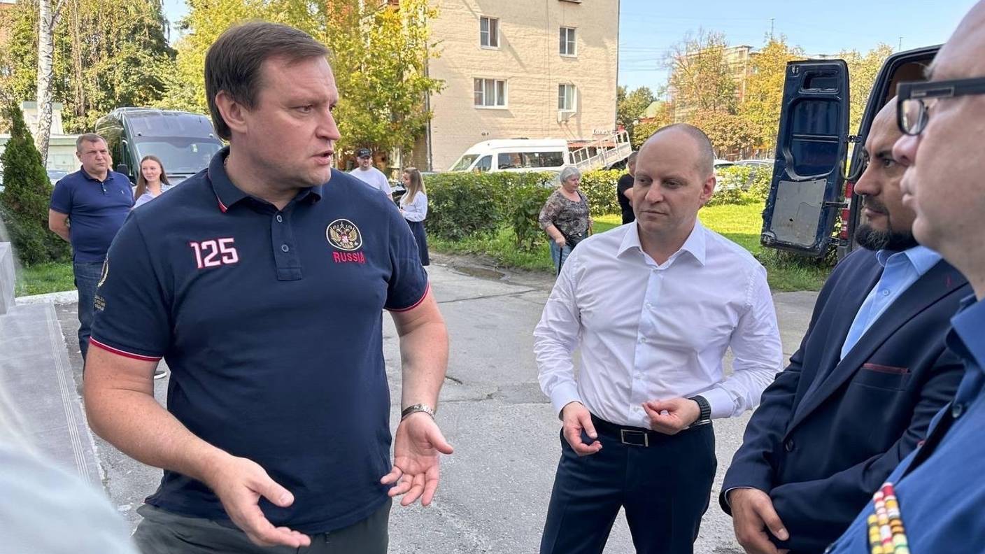 Сергей Пахомов передали местной волонтёрской группе партию медицинский принадлежностей