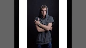 Алексей Воробьев "На стене в твоём подъезде я пишу тебе письмо"?