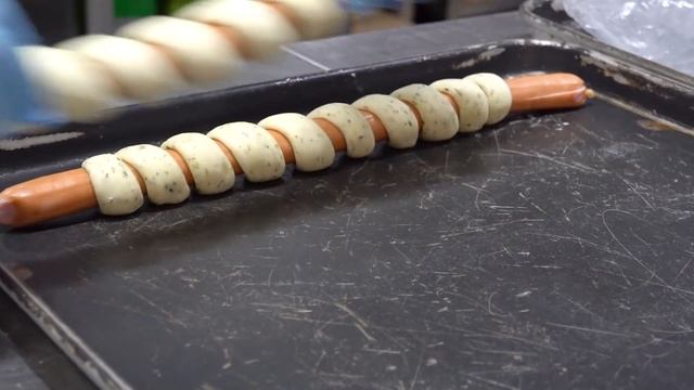 30cm 문어발 소세지 롤 빵, 베이커리 명장이 만드는 빵 30cm Sausage Roll Bread, Baking Master - Korean Bakery смотреть онлайн