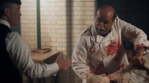 Томас Шелби жестко напрягает суши мастера.