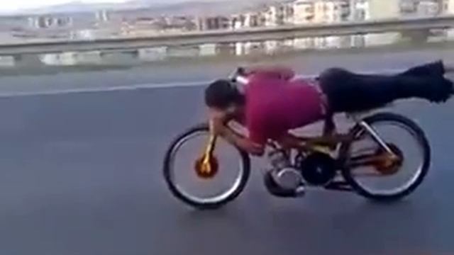 120км\ч на велосипеде. Жесть. смотреть онлайн