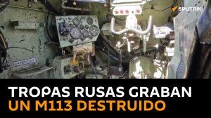 Tropas rusas graban un vehículo de fabricación estadounidense destruido