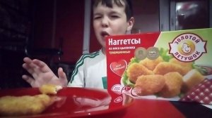 наггетсы золотой петушок традиционные куриные классические в микроволновке печь.