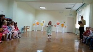Ходит моя бабушка в фартуке цветном