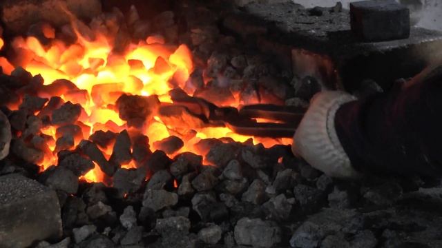 рождение булатного клинка в компании русский булат. тестирование на охоте в африке смотреть онлайн