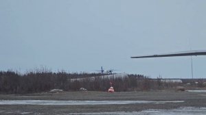 Взлёт самолёта с мокрой гравистой полосы перегруженного самолёта АН-24