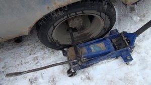 Утро добрым не бывает. Как открутить прикипевшие колесные гайки.