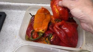Вкусная, простая закуска из жареных перцев.