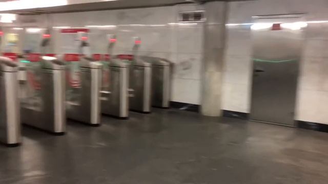 Новое на «Курской»! Закрытие выхода №1 из-за ремонта эскалаторов! смотреть онлайн