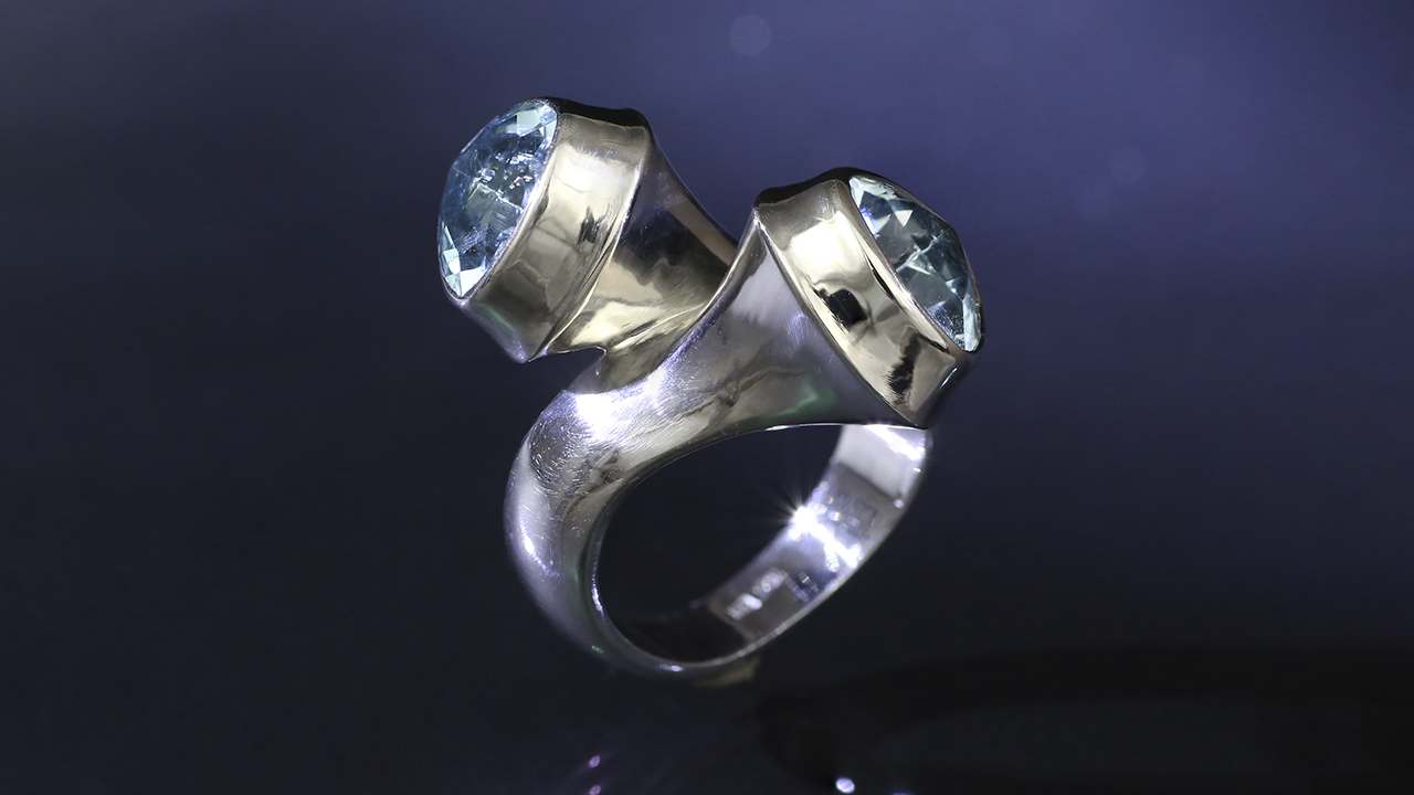 Кольцо с голубыми топазами в серебре